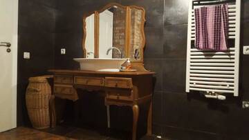 Фото номера Семейный люкс Проживание в семье Parila Home Stay г. Parila 16