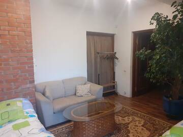 Фото номера Четырехместный номер с видом на сад Проживание в семье Parila Home Stay г. Parila 3