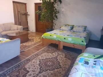 Фото номера Четырехместный номер с видом на сад Проживание в семье Parila Home Stay г. Parila 4